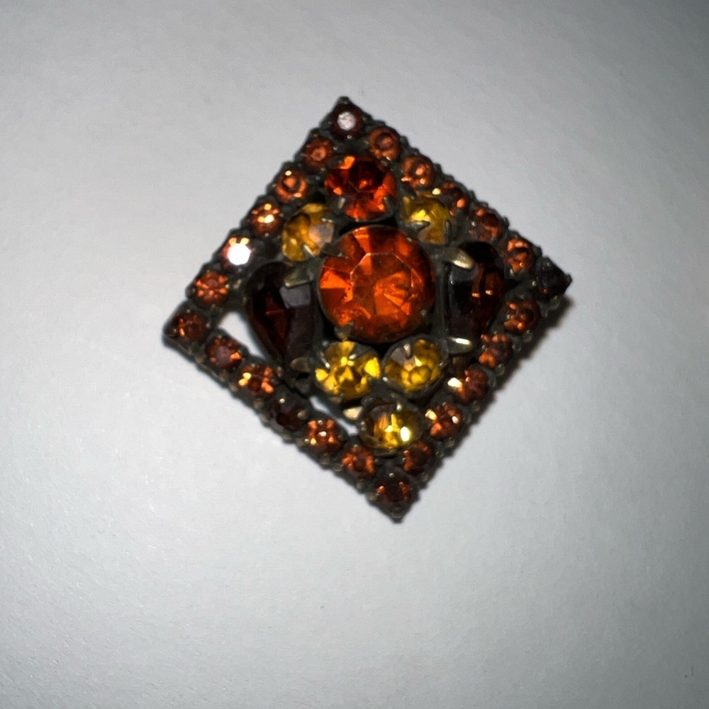 Vintage Weiss 1950s Amber Rhinestone Square Clip On Earrings - Picture 2 of 11